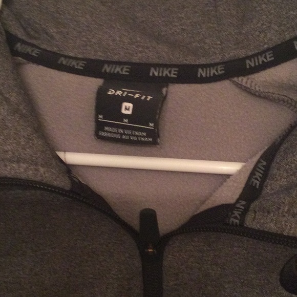 Nike dri-fit hooded jacket - Picture 3 of 4